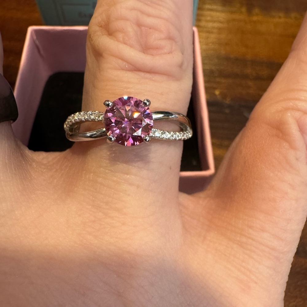 Moissanite Round 1ct center Pink Ring Sz6 & 8 Sterling Sliver GRA certified - Picture 2 of 7
